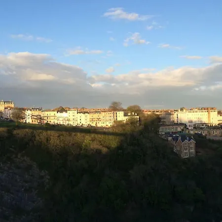 公寓 45 Royal York Crescent *