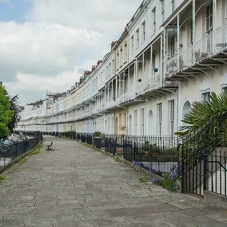 45 Royal York Crescent